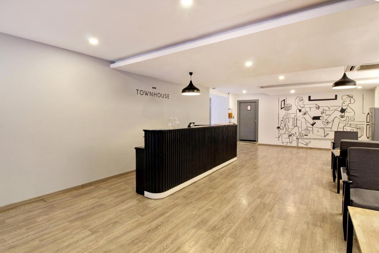 Oyo Townhouse 9 Hitech City Hyderabad Exterior photo