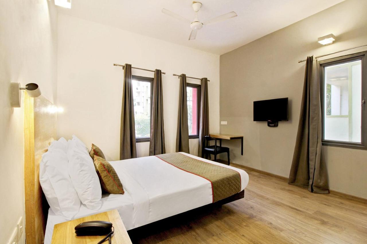Oyo Townhouse 9 Hitech City Hyderabad Exterior photo